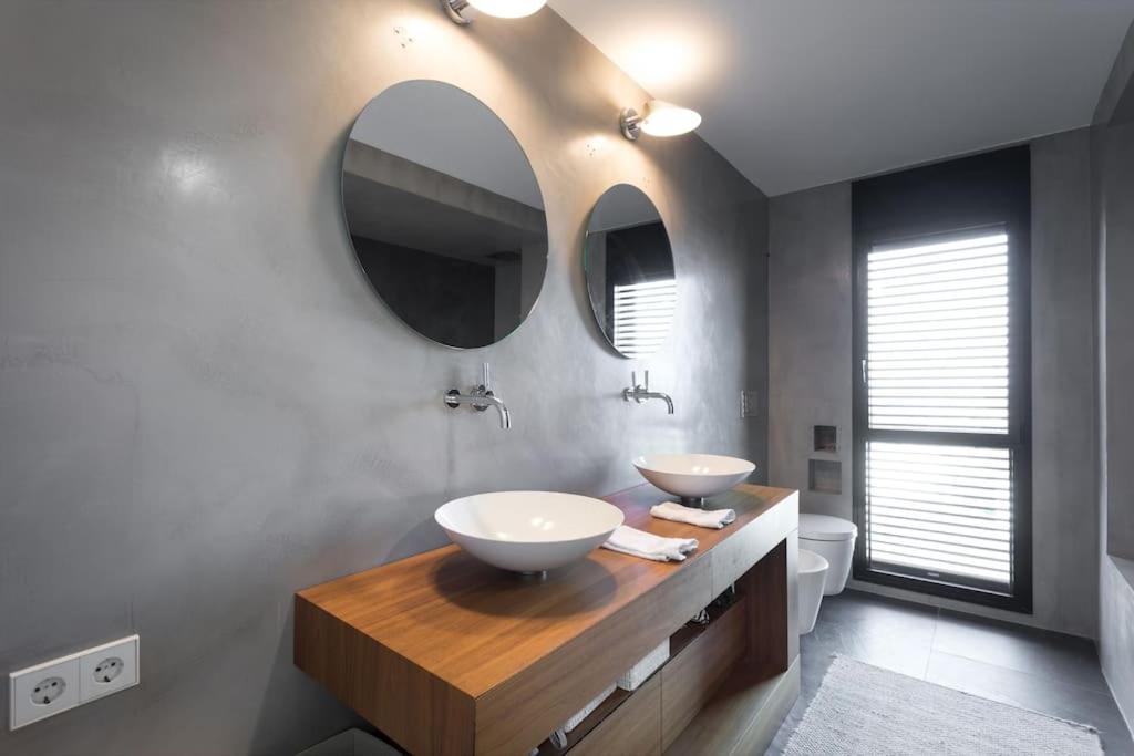 La Villa Blanca Luxury Villa Barcelona & Costa Brava Sant Vicenc de Montalt Exterior photo