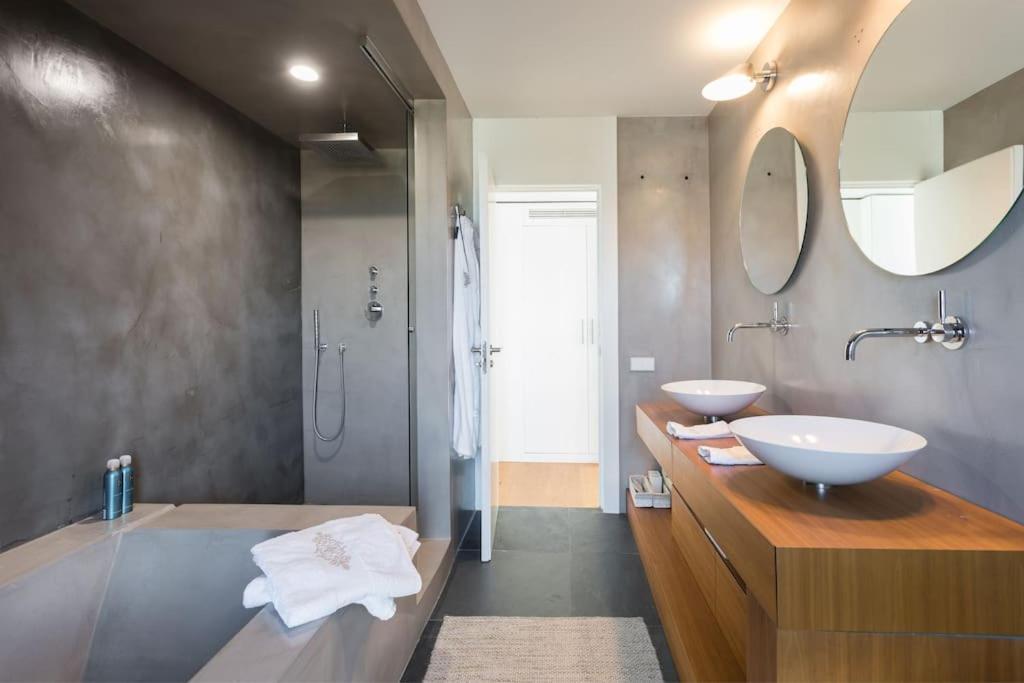 La Villa Blanca Luxury Villa Barcelona & Costa Brava Sant Vicenc de Montalt Exterior photo