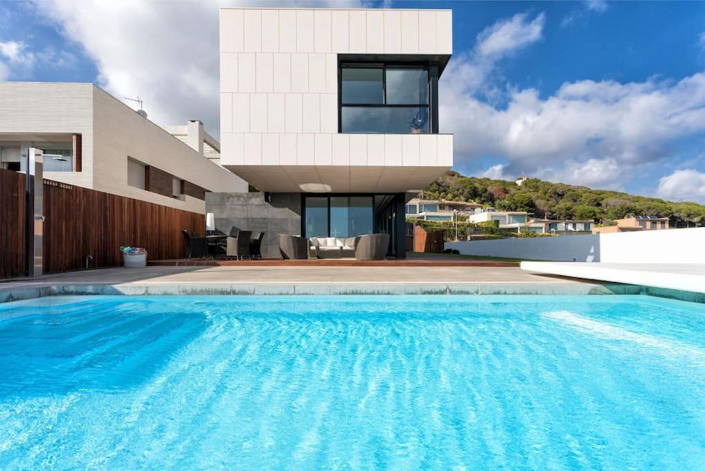 La Villa Blanca Luxury Villa Barcelona & Costa Brava Sant Vicenc de Montalt Exterior photo