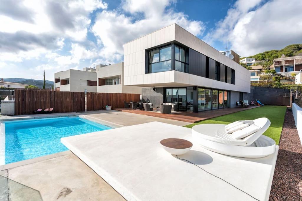 La Villa Blanca Luxury Villa Barcelona & Costa Brava Sant Vicenc de Montalt Exterior photo
